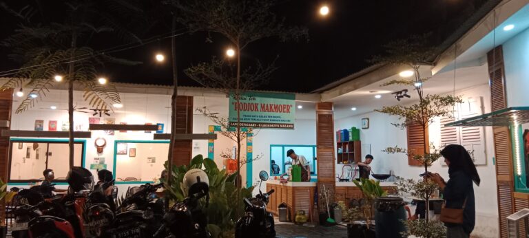 Racikan Teh Nusantara di Kedai Teh Podjok Makmoer