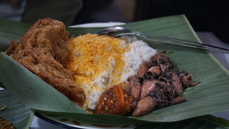 Warung Bu’ Warni “Spesialis Cumi Hitam Khas Madura” di Malang