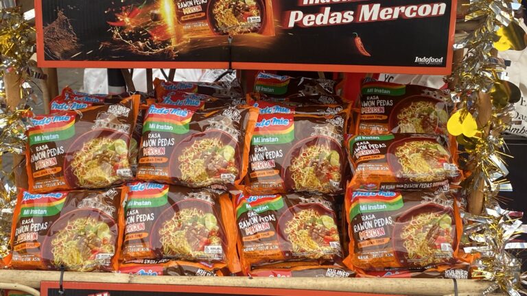 Indomie Gelar Event “Rawon House” di MOG Malang