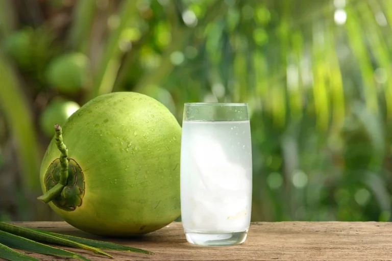 WOW! Ternyata Bisa Loh Diet Pakai Air Kelapa