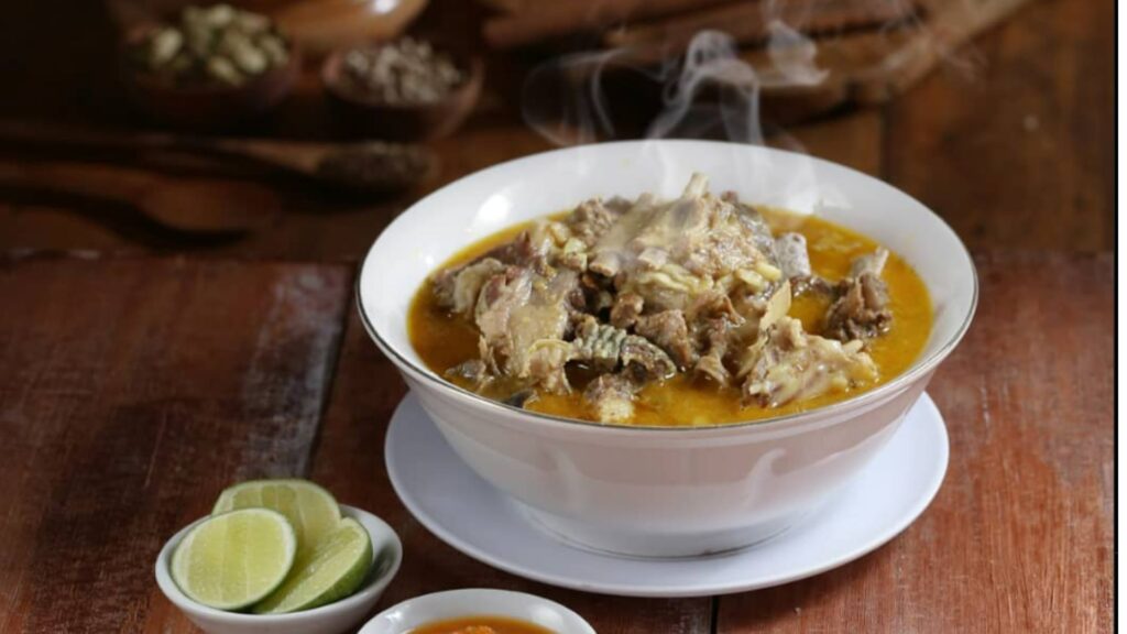 Gulai yang ada di Sate Hotplet Batu
