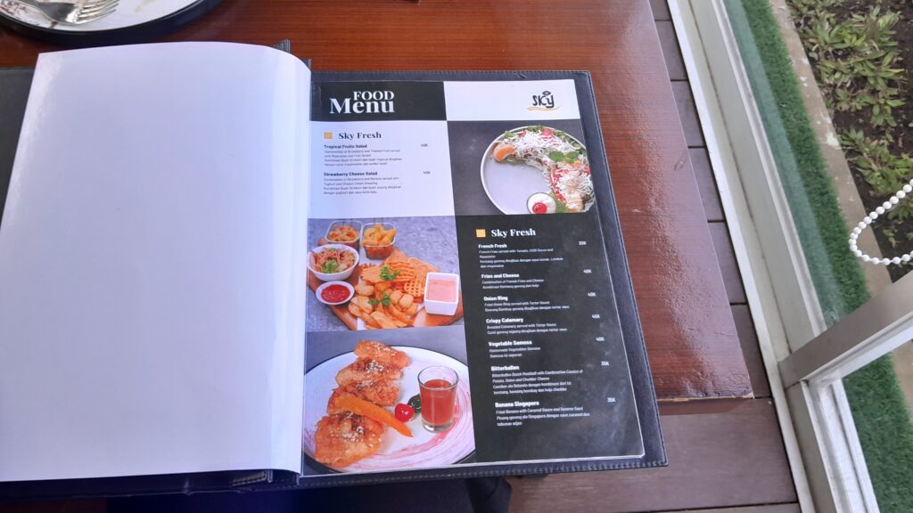 Menu-menu dessert yang ada di sky rooftop.