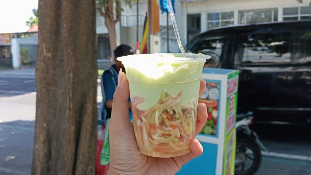 Rujak Es Krim depan Roxy Banyuwangi.