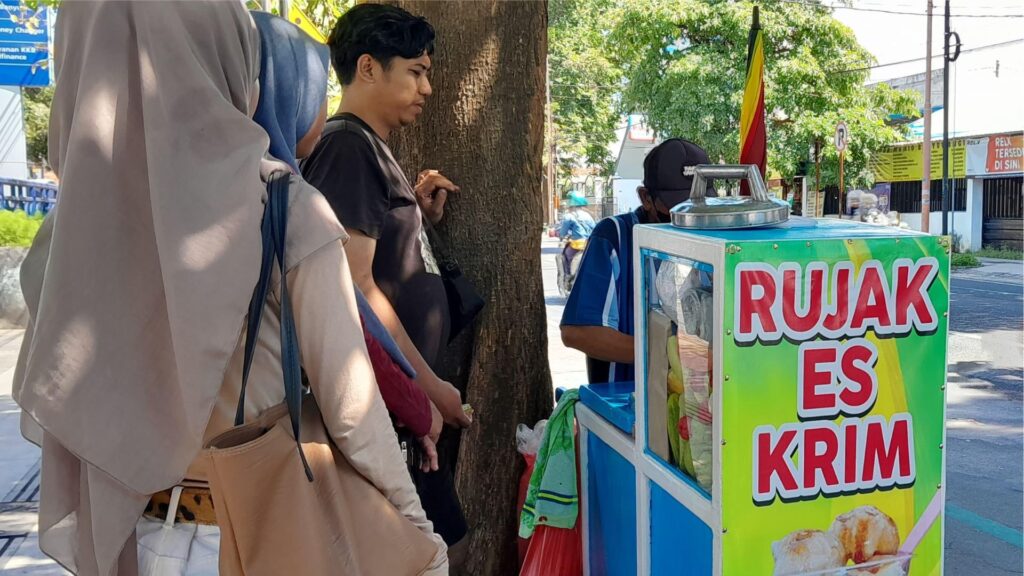 Makanan yang disukai semua kalangan.