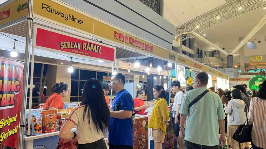 suasana ramai tenant spesial