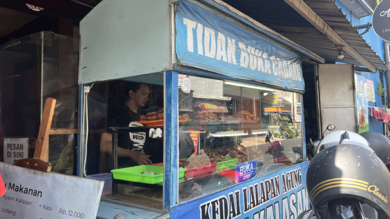 Warung ayam kalasan agung di margo basuki