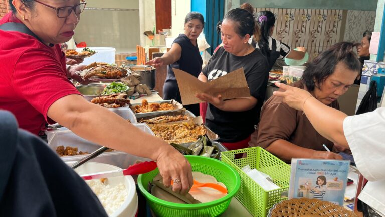Menu andalan yang paling populer di Depot Bang Leo adalah sego urap