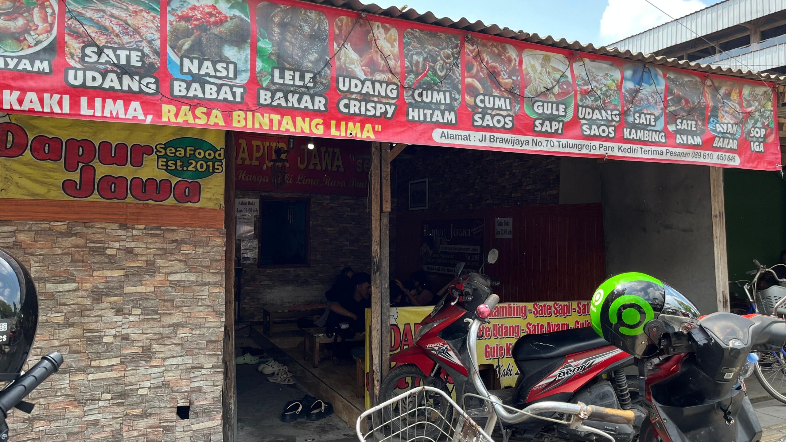 Dapur Jawa adalah salah satu warung yang ramah di kantong pelajar