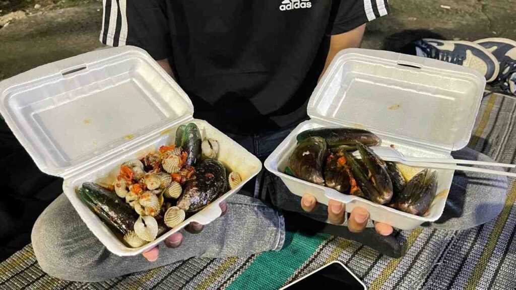 Seporsi Kerang Pedas Rp. 15.000