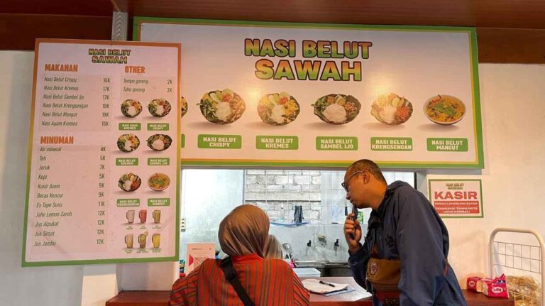 Aneka menu di nasi belut sawah