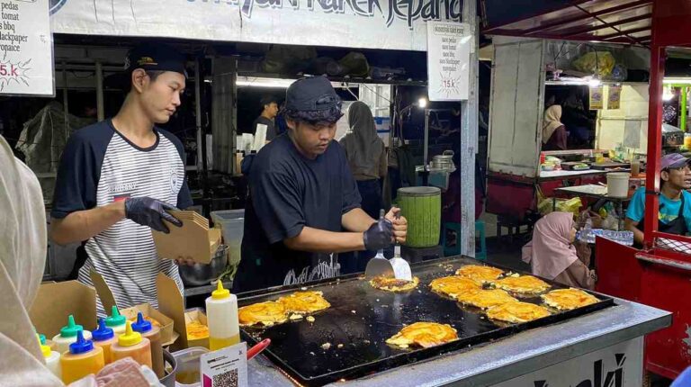 Kodam Brawijaya: Surganya Pasar Malam di Surabaya Barat