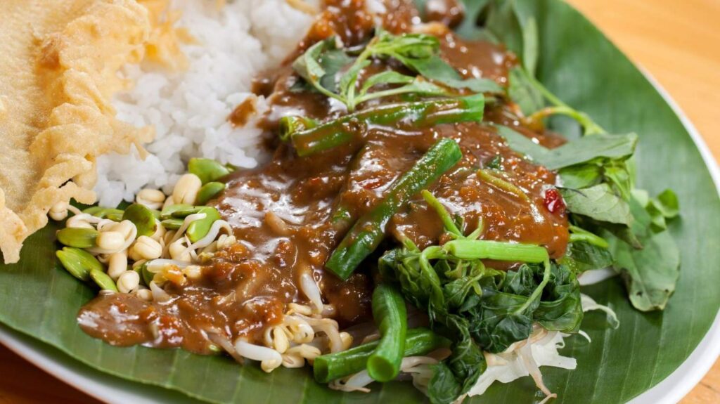 Pecel Nganjuk, Simbol Kehangatan dari Daun Pisang
