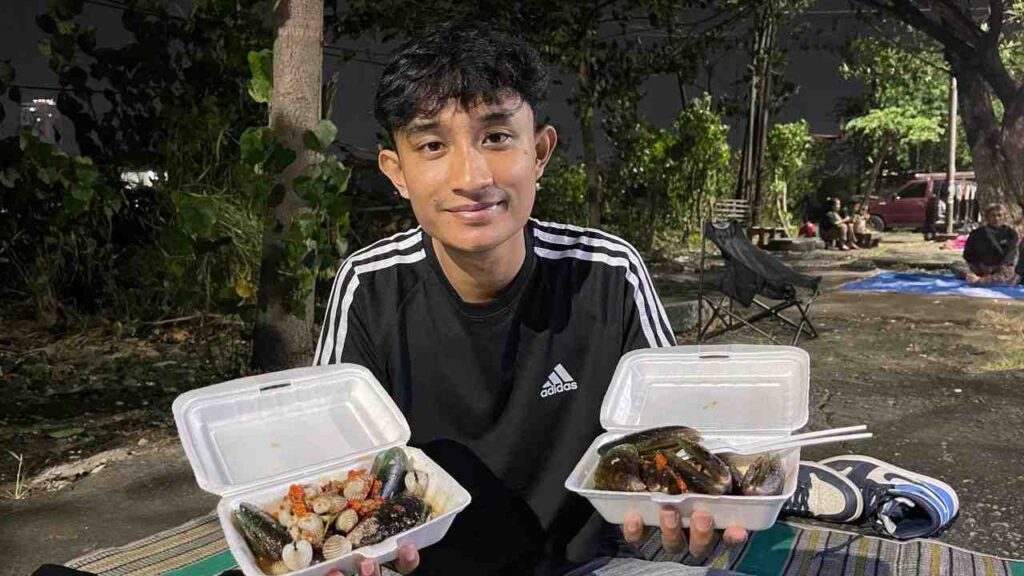 Konsumen Kerang Pedas Unesa