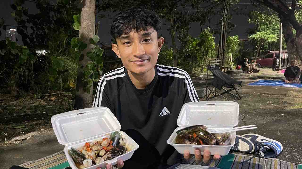 Konsumen Kerang Pedas Unesa