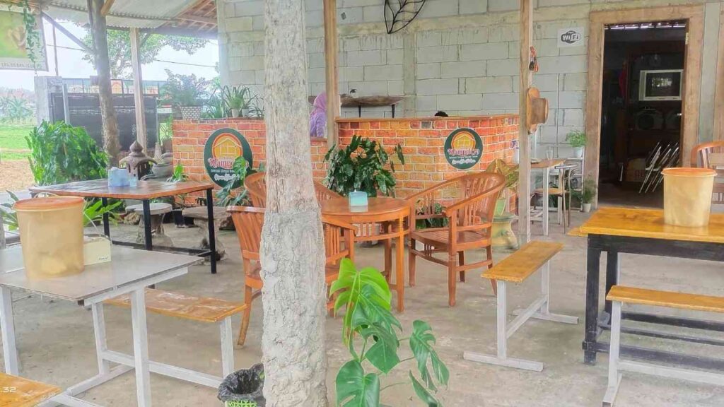 interior warung pecel klampok 79