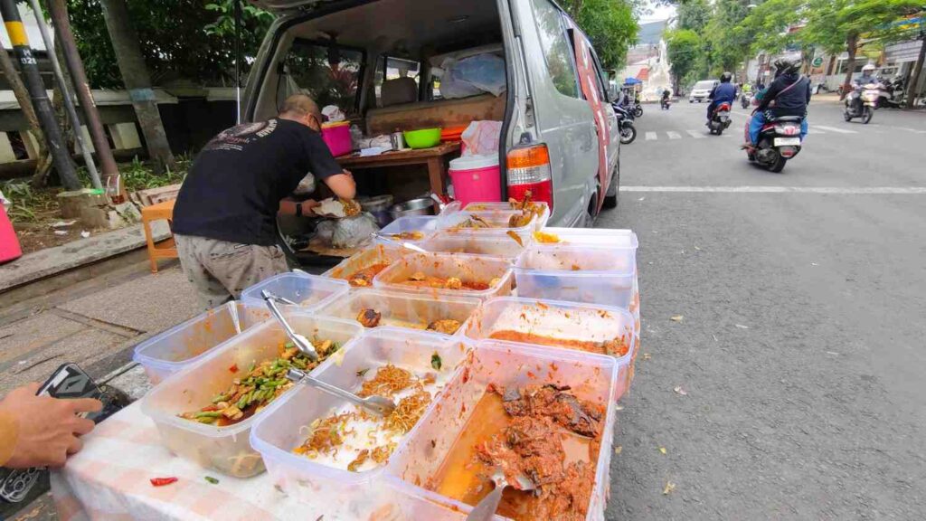 menu lauk di hari jum'at yang habis diserbu pembeli