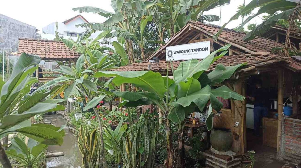 view Nasi jagung waroeng tandon