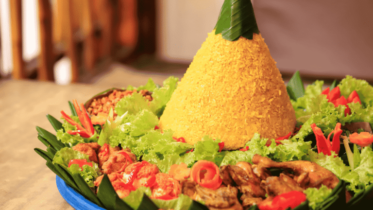 Alasan pemilihan nasi tumpeng di 17-an