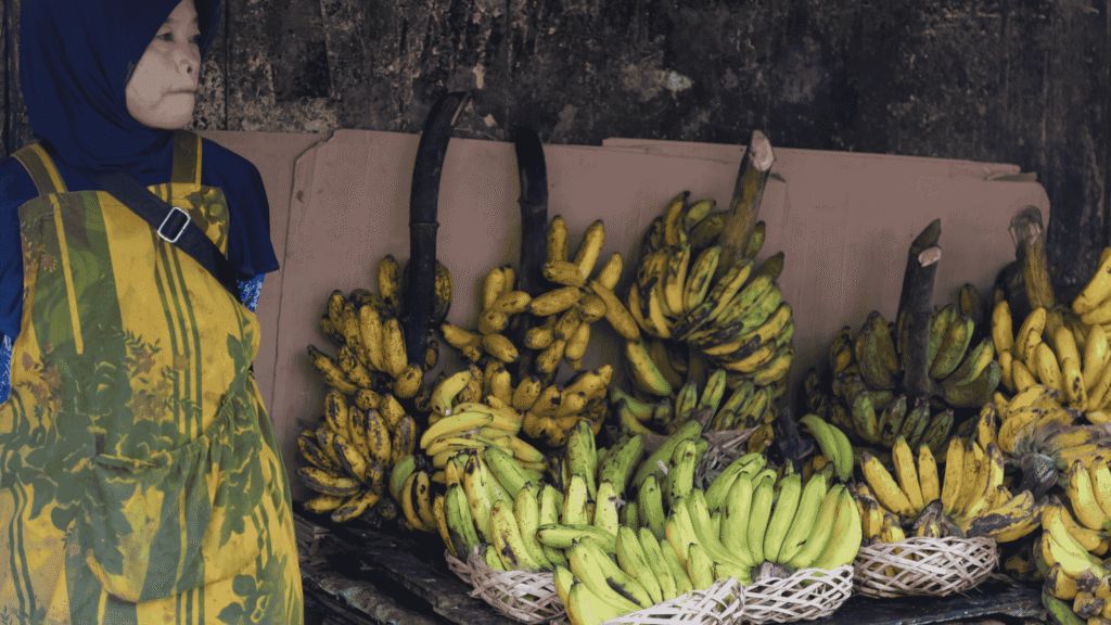 pedagang pisang di pasar